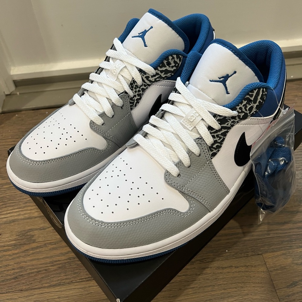 AIR JORDAN 1 LOW SE size 10.5 in men